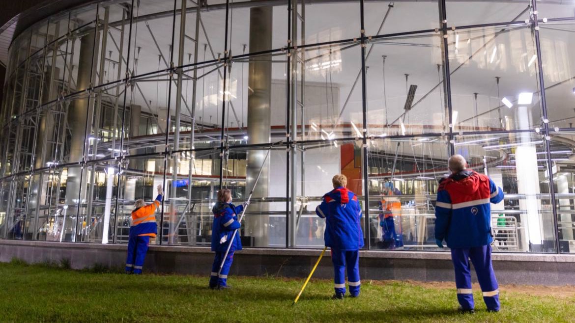 Более десяти тысяч сотрудников Дептранса вышли на субботник в Москве