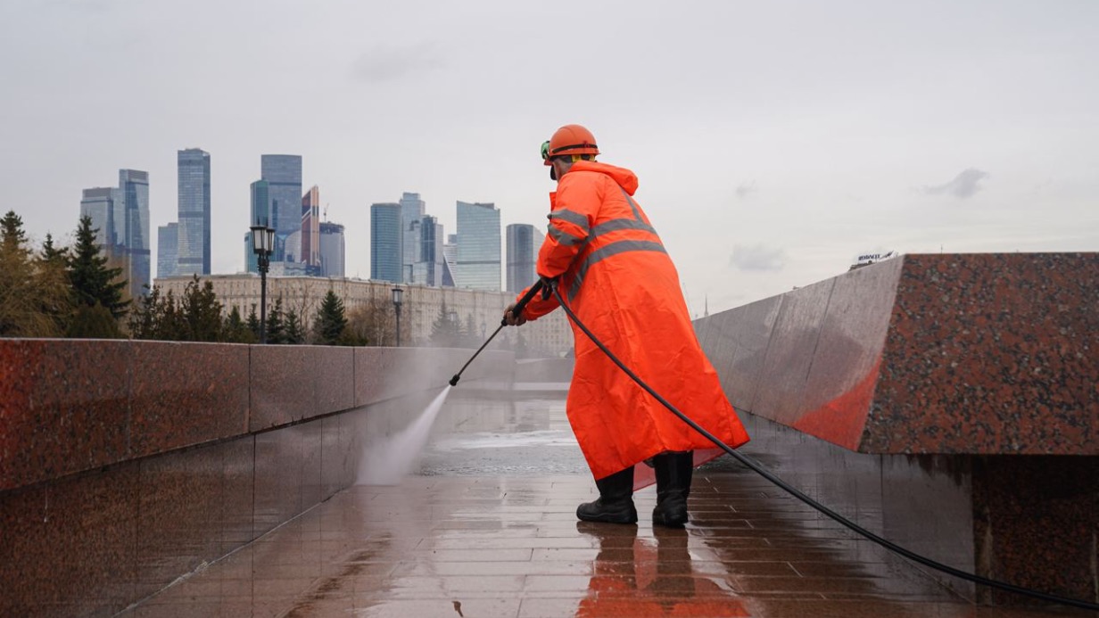 Фонтанный комплекс «Годы войны» на Поклонной горе промыли после зимы