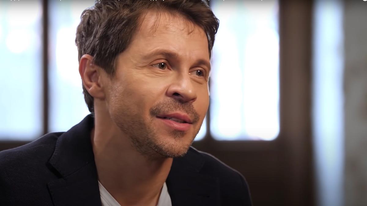 Актер Павел Деревянко и его девушка Зоя Фуць поженились