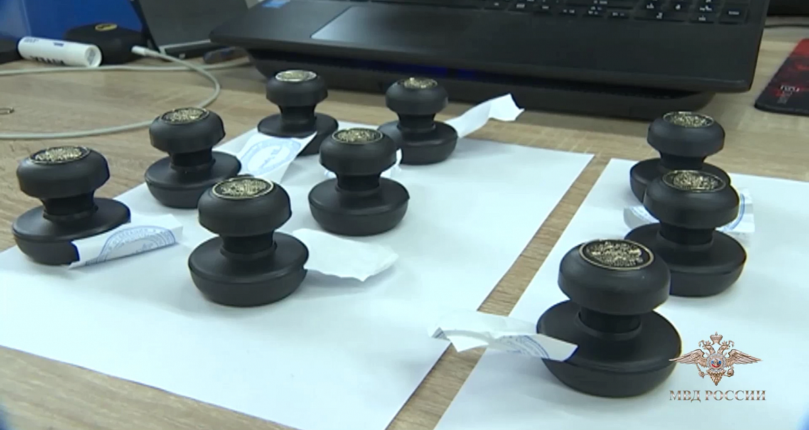 Теневых банкиров с оборотом в два миллиарда рублей задержали столичные полицейские в Москве