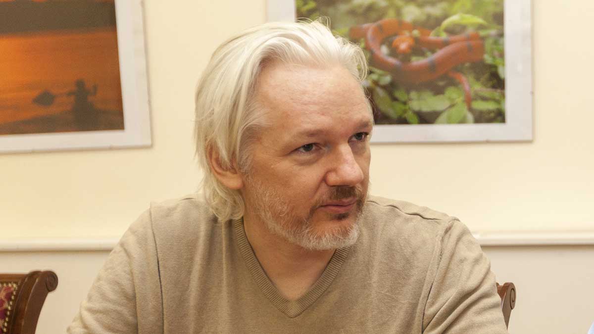 Лондонский суд выдал ордер на экстрадицию Джулиана Ассанжа в США