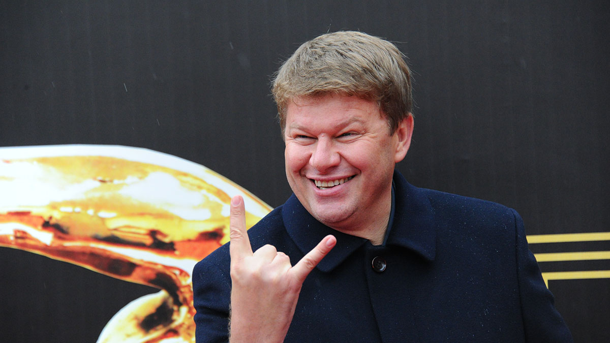 «Щас я тебе покажу коньяк!»: Губерниев вновь жестоко высмеял Бузову