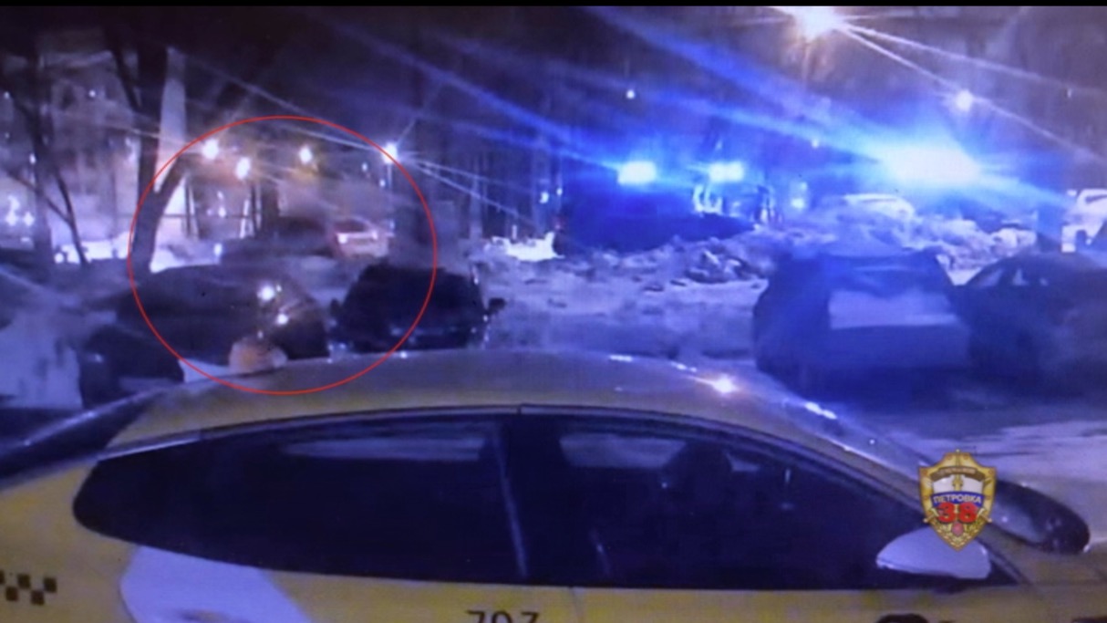 Двоих мужчин задержали за кражу машины у пожилого москвича и хранение оружия 