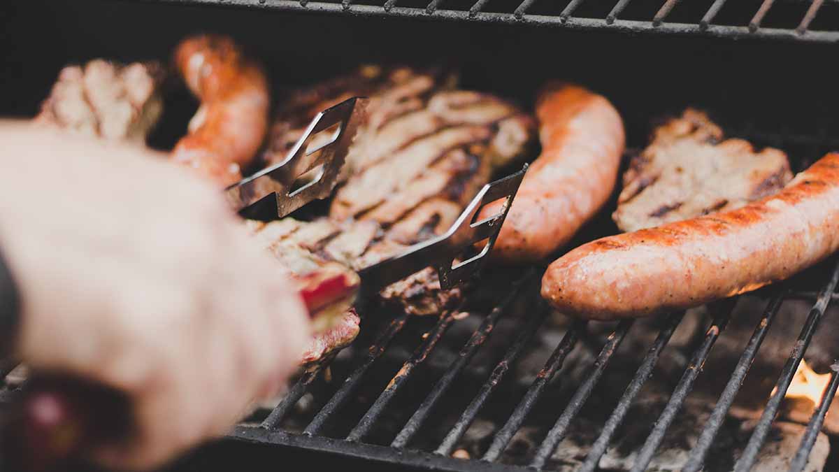 Майские праздники: как не сорвать спину и избежать отравления