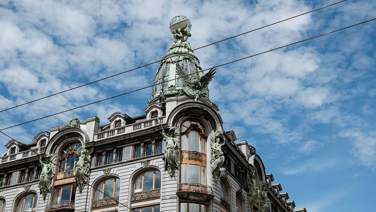 Политик Ситов: Петербургские сувениры дороже, но пользуются большим спросом, чем китайские