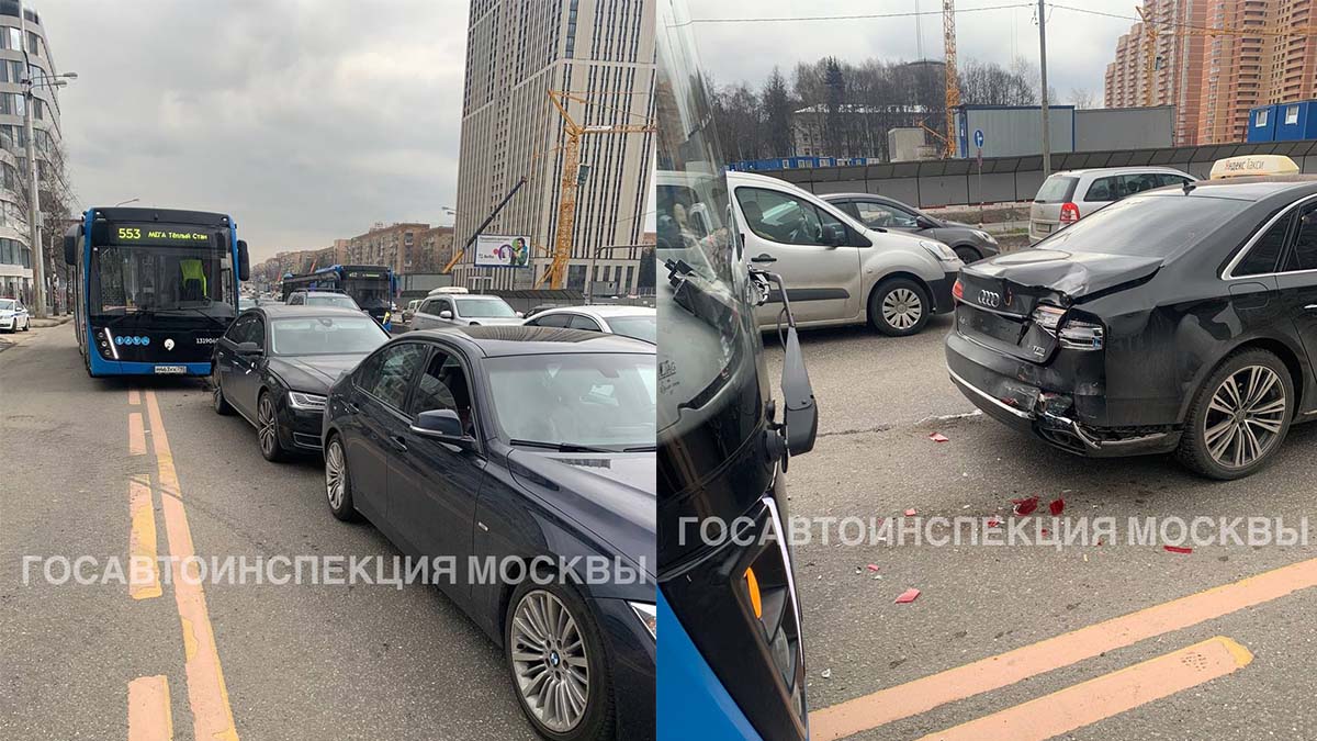 Автобус столкнулся с двумя иномарками на Ленинском проспекте