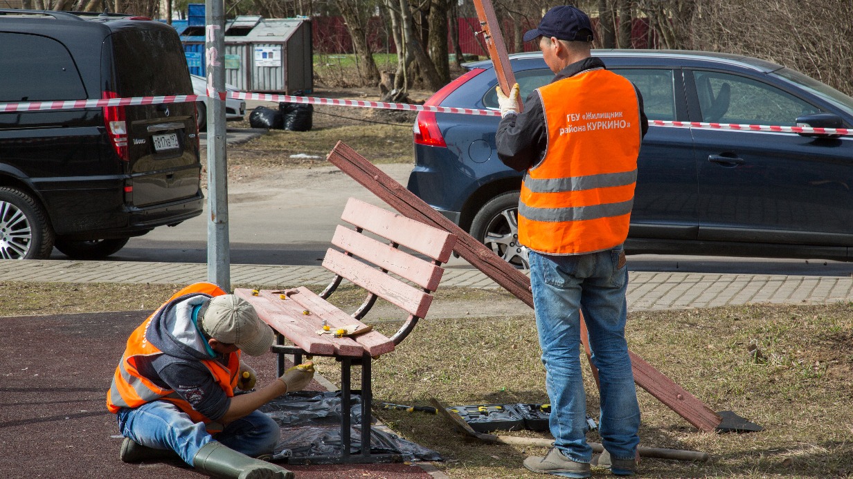 Порядка восьми тысяч детских и спортивных площадок приведут в порядок в Москве
