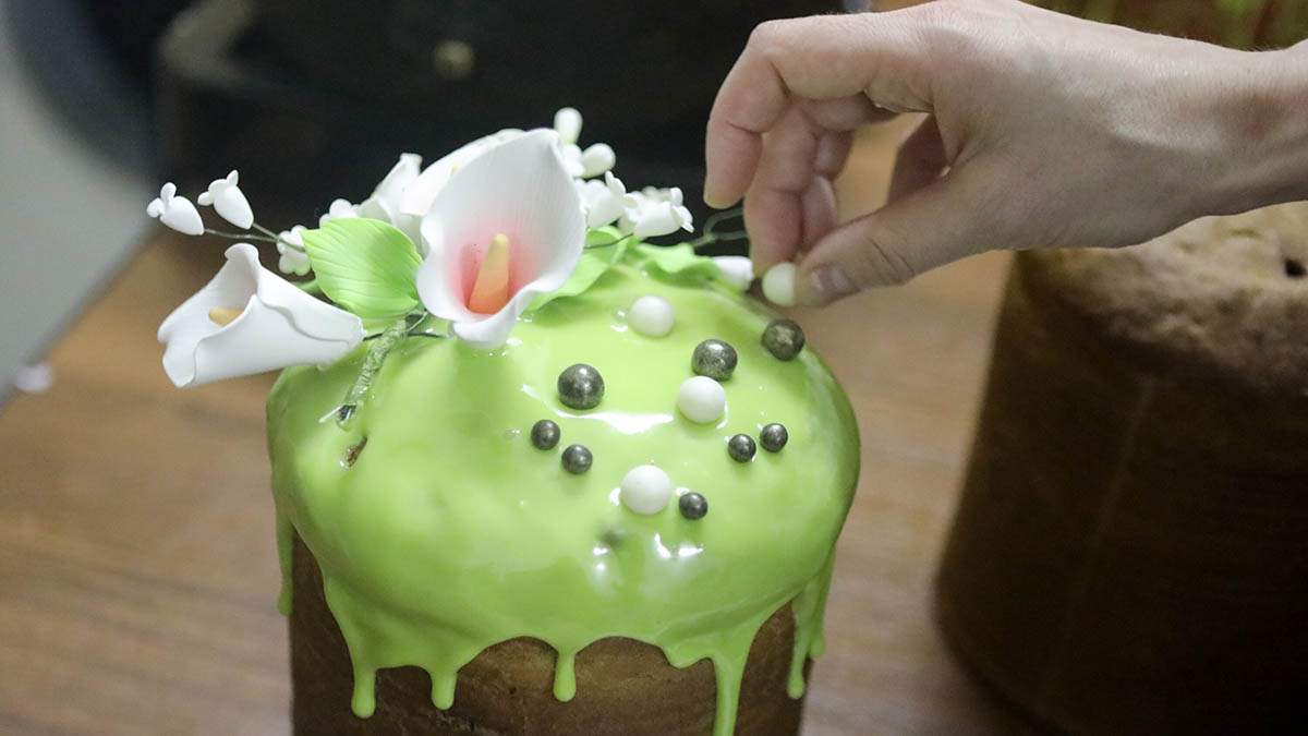 Жена комика Сабурова показала рецепт идеального кулича