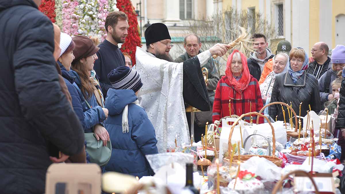 Около 1,5 миллиона москвичей приняли участие в пасхальных богослужениях