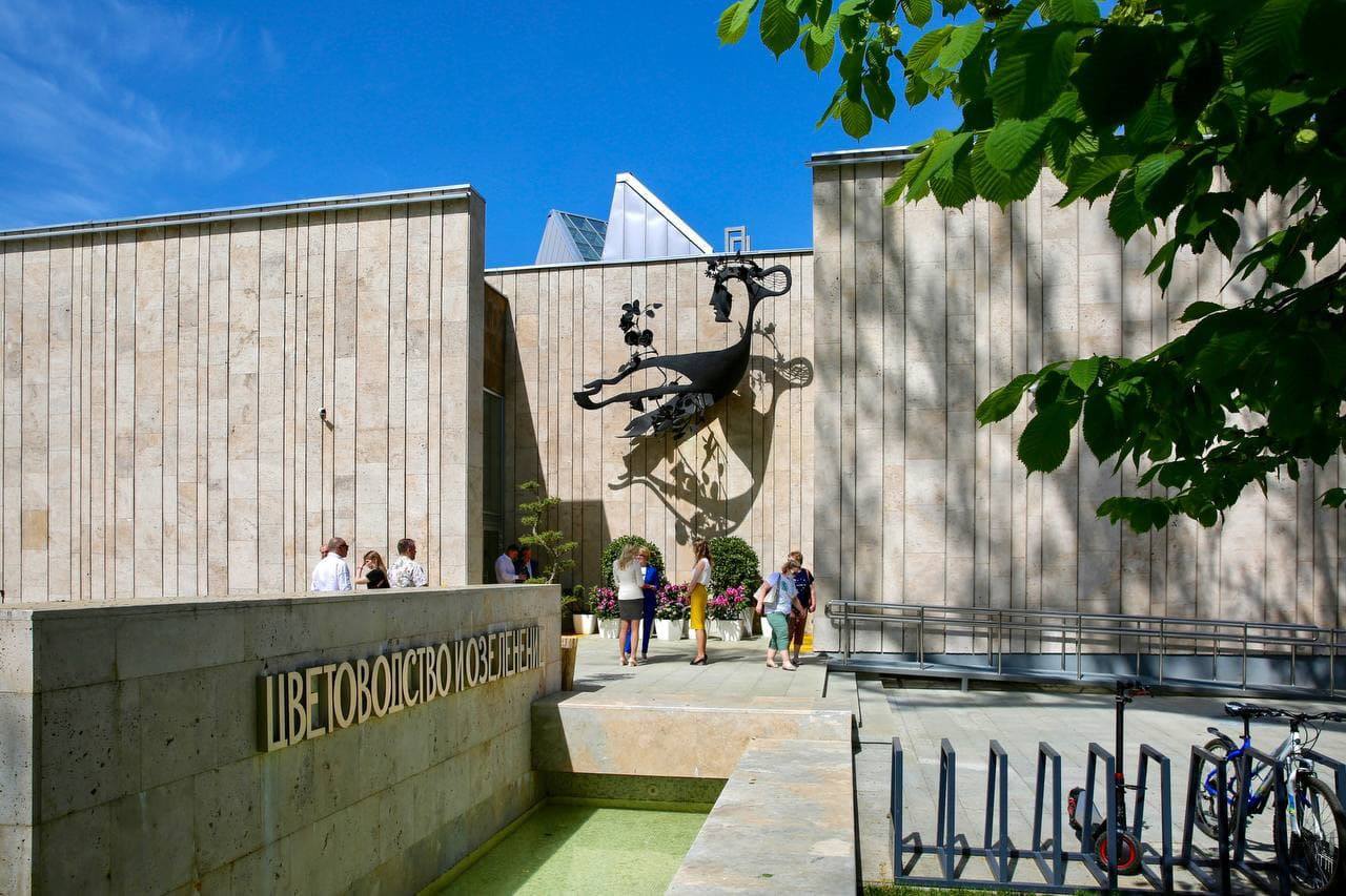 Выставка художников «Цветы... и только» откроется в экоцентре «Цветоводство» на ВДНХ