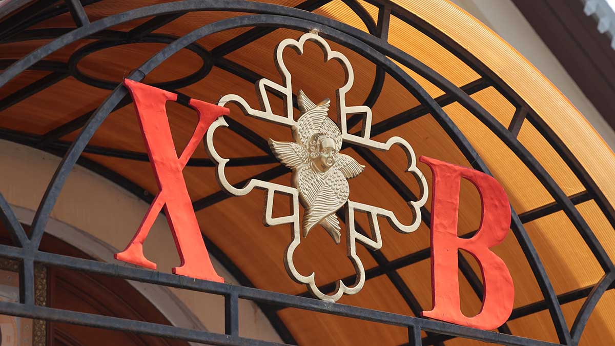 Владимир Путин и Сергей Собянин приняли участие в пасхальной службе в храме Христа Спасителя