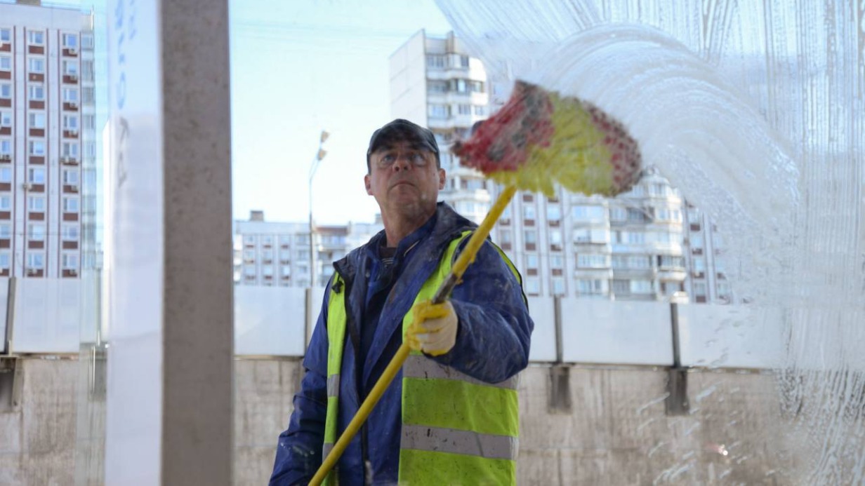 Столичные службы обновят остановочные павильоны к летнему сезону