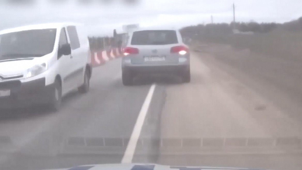 Автоинспектор открыл стрельбу, чтобы задержать пьяного водителя в Подмосковье