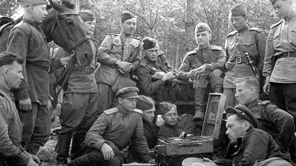 Бойцы в перерыве между боями. 1943 г. Фото Б.Н. Ярославцева