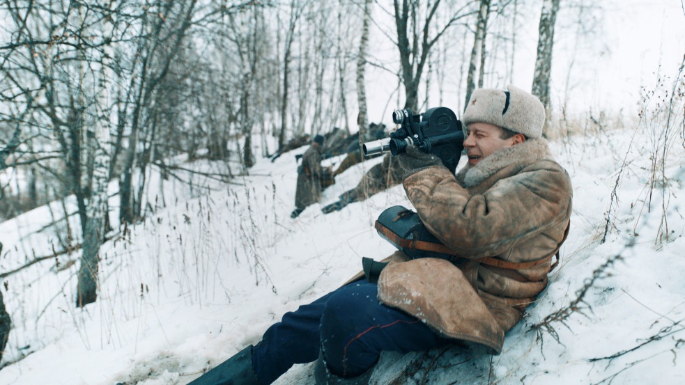 Тихон Жизневский сыграл студента ВГИКа, фронтового оператора Ивана Майского 