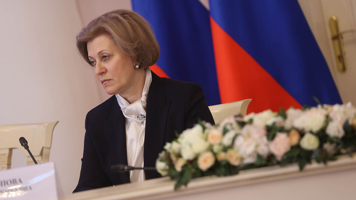 Попова рассказала о снижении заболеваемости COVID-19 в России