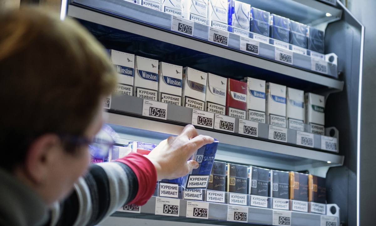 Компания Japan Tobacco может продать свой российский бизнес