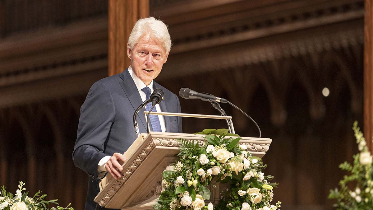 «Я ахнул»: экс-президент США Клинтон на съезде демократов публично высмеял Трампа