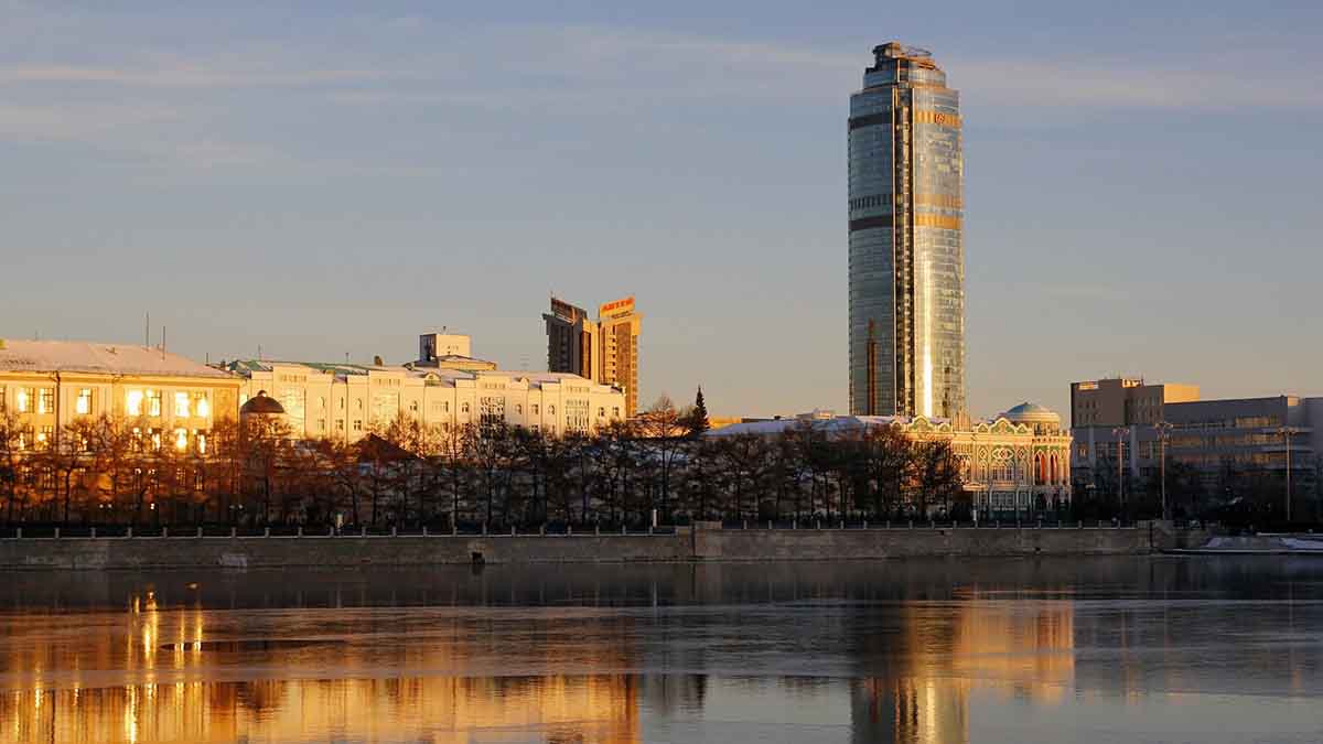 Обнаженного мужчину объявили в розыск в Екатеринбурге