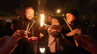 Благодатный огонь привезли из Иерусалима в Симферополь