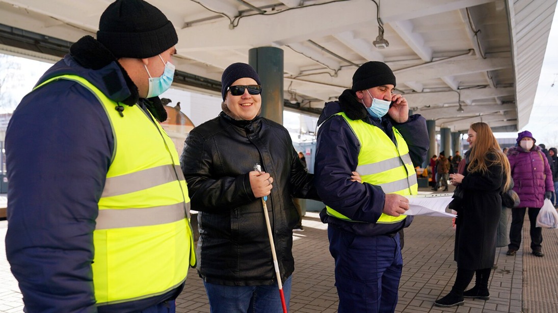 Москвичам рассказали, как на МЦД помогают маломобильным пассажирам