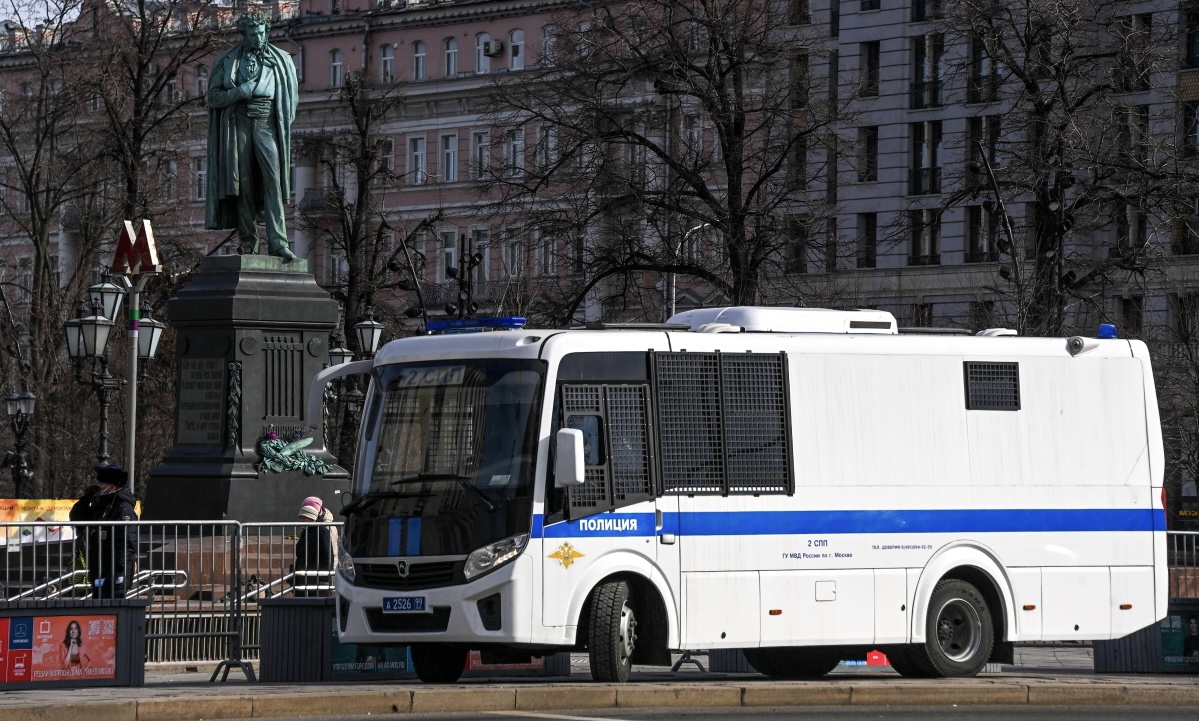 Автозаки с кондиционерами и туалетами начнут поставлять в Москву