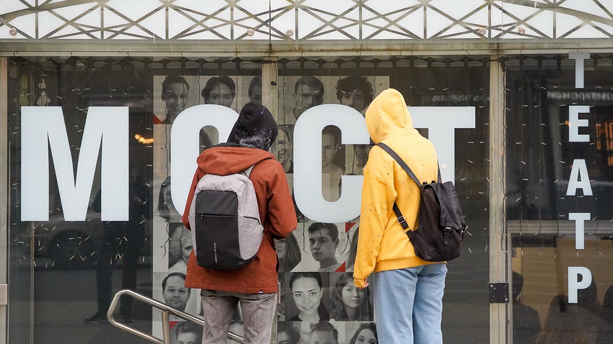 Театр «Мост» в ноябре четыре раза покажет спектакль о Достоевском и его жене