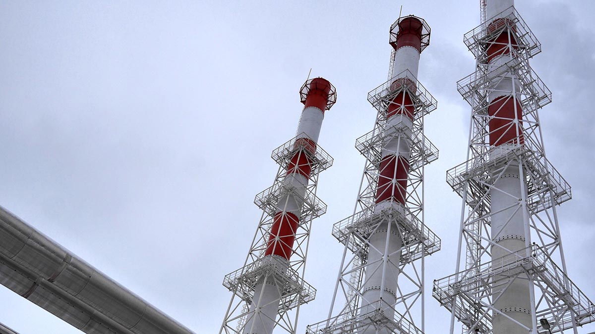 Черниговскую ТЭЦ на Украине остановили из-за пожара после короткого замыкания