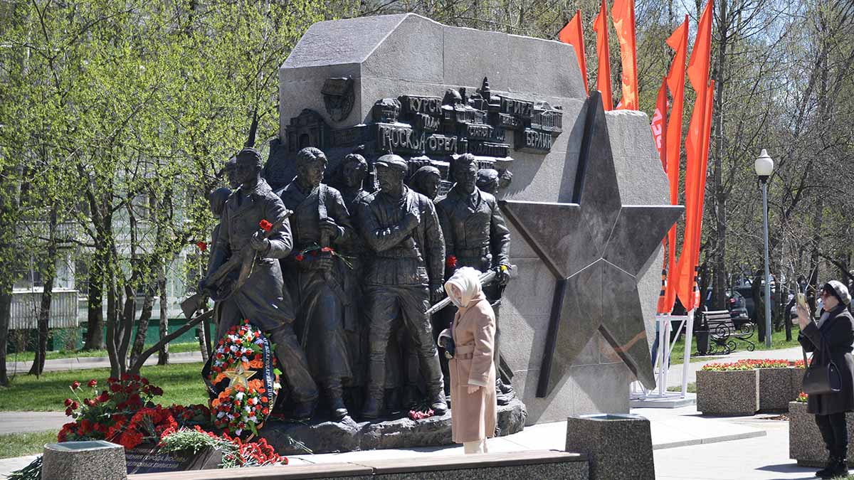 В Минобороны заявили, что Россия восстановит демонтированные в других странах памятники