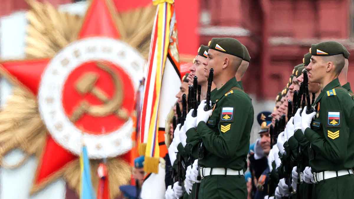 На Красной площади прошел парад в честь 77-летия Победы