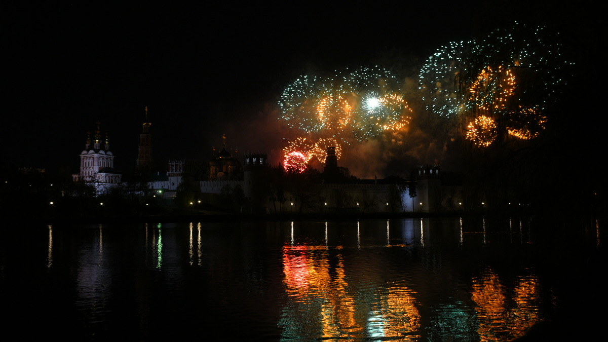Салют в честь Дня Победы состоялся в Москве 