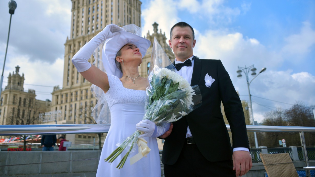 Москвичи Юлия Герт и Евгений Григорьев во время свадебной фотосессии