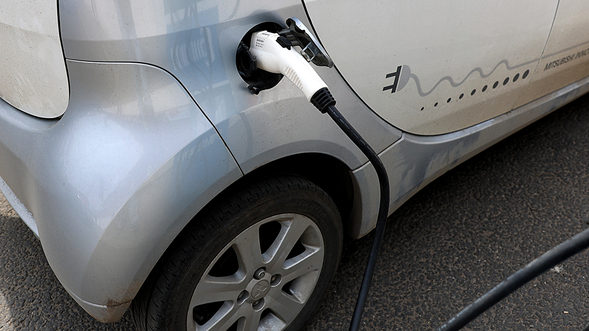 Бесплатный проезд по платным трассам для электромобилей продлен до конца года