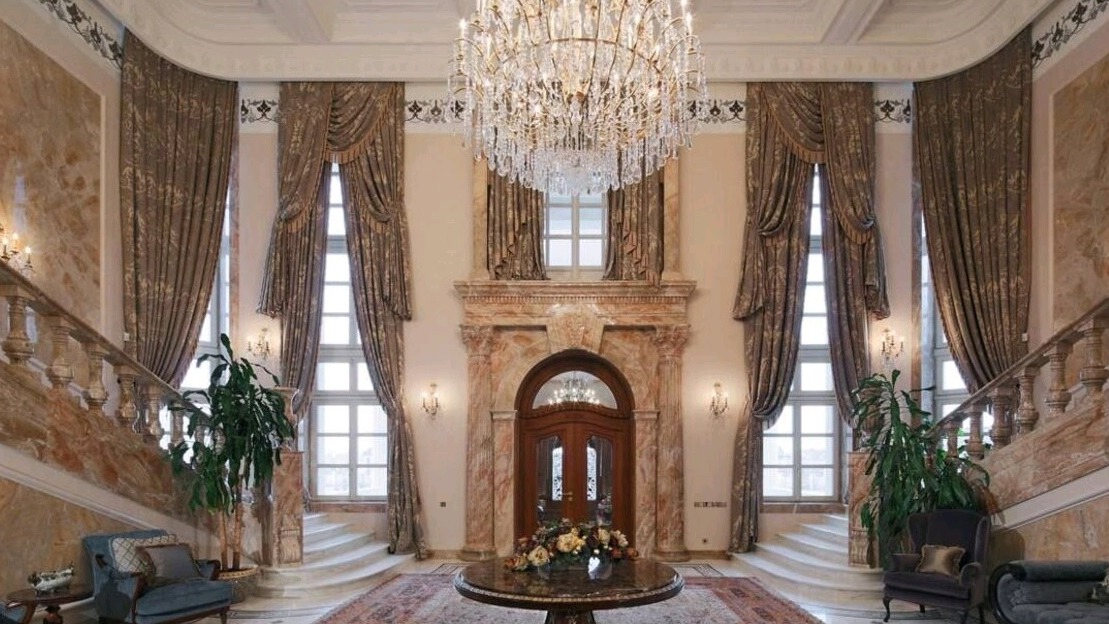 Элитный жилой комплекс в Гранатном переулке. Интерьер холла