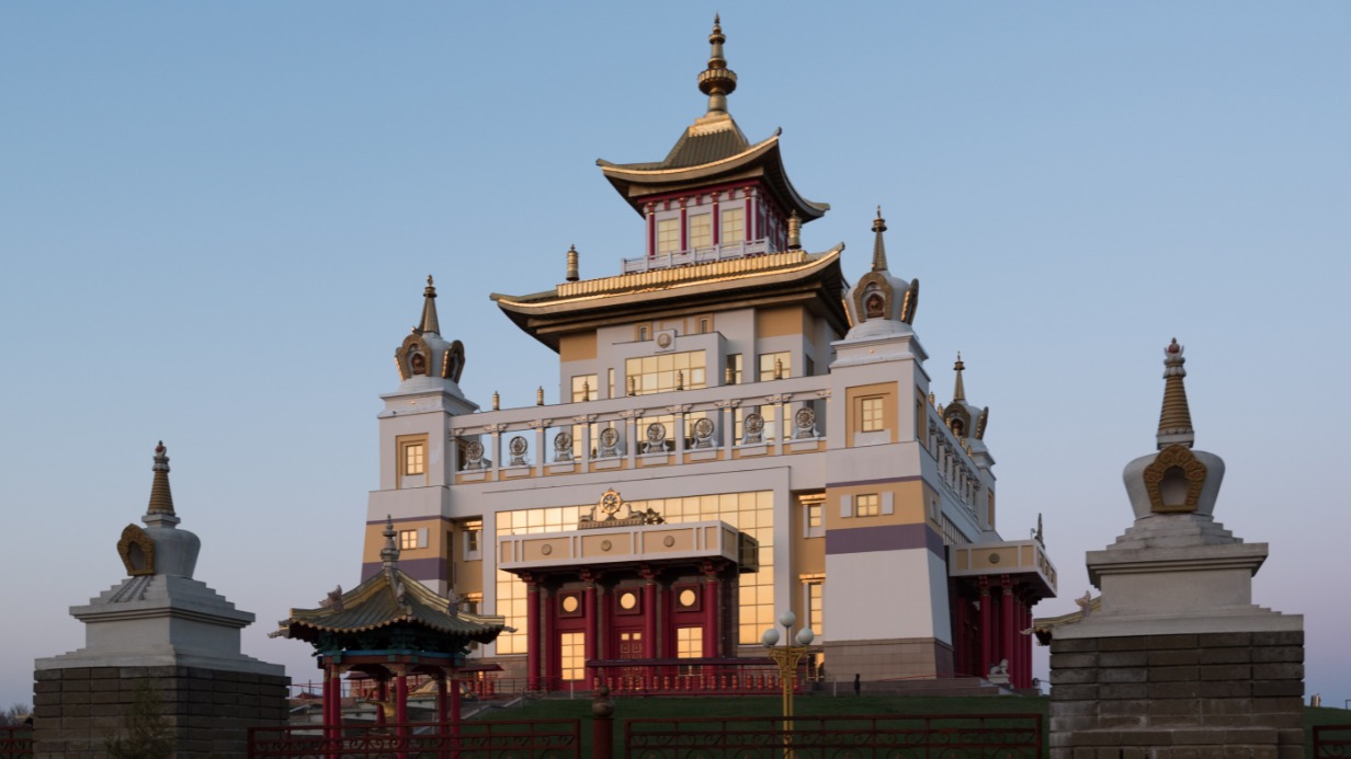 «Золотая обитель Будды Шакьямуни» в Элисте