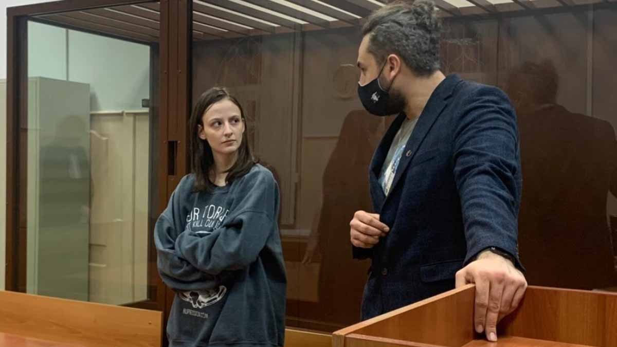 МВД РФ объявило в розыск участницу Pussy Riot Люсю Штейн