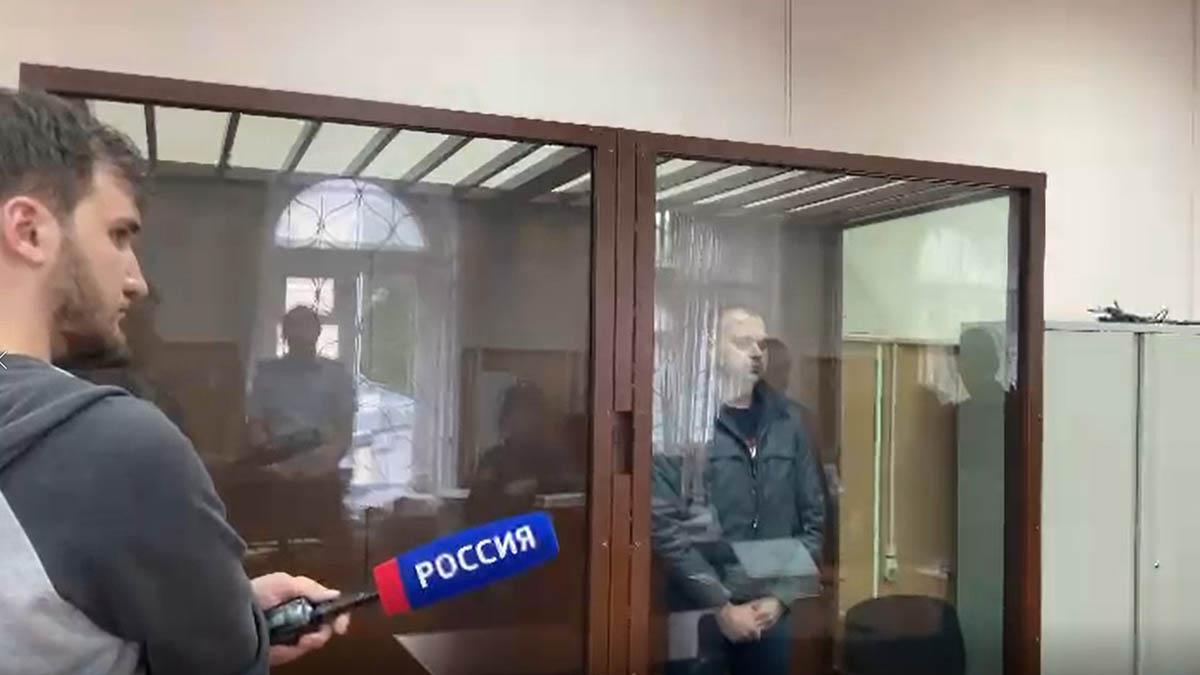 Суд арестовал челябинского таможенника на два месяца за вымогательство 