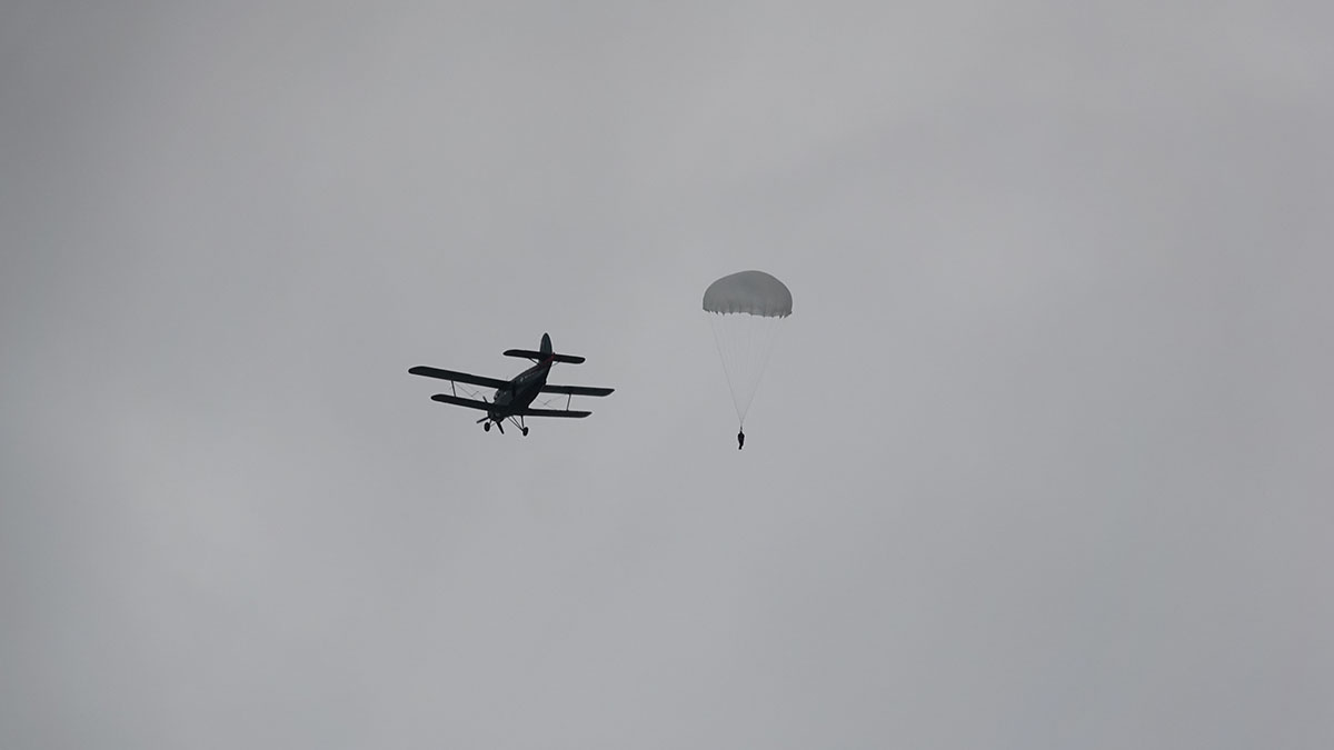 Gerçek Alanya: Турист из России упал на скалы в Аланье во время полета на парашюте