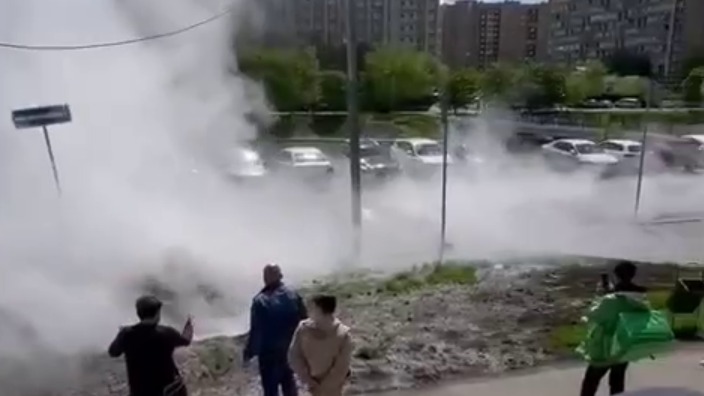 Трубу с горячей водой разорвало на юго-востоке Москвы