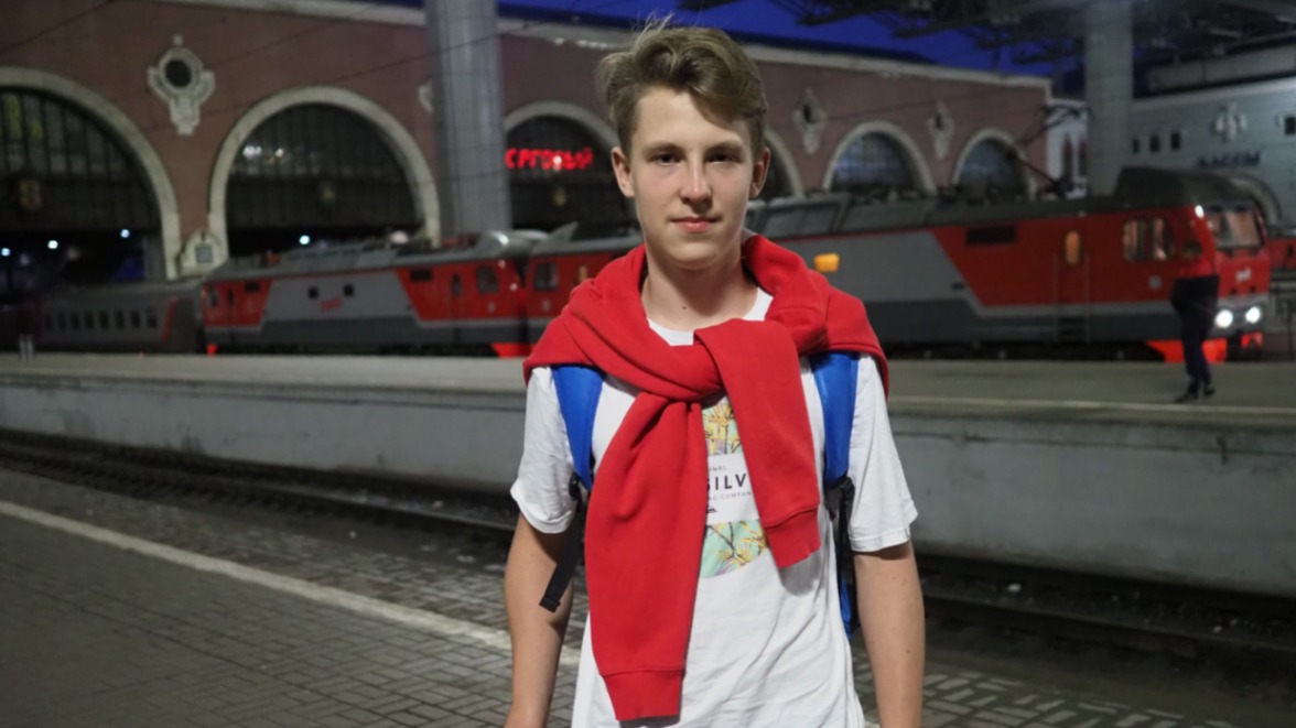 Столичный школьник Алексей Шариков отправляется в лагерь «Орленок»