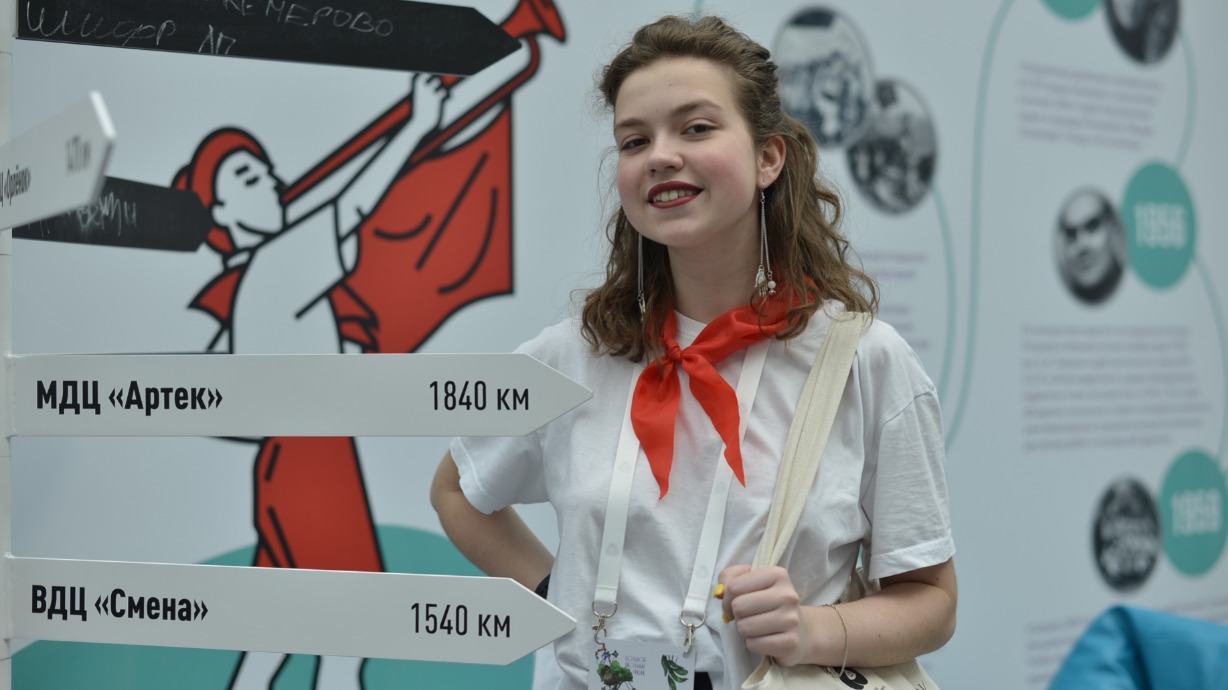 Участница Российского движения школьников Карина Васильева поучаствовала в фестивале «Большой школьный пикник». Девушка надеется вступить в новое молодежное движение, чтобы найти новых друзей и больше узнать об истории Отечества
