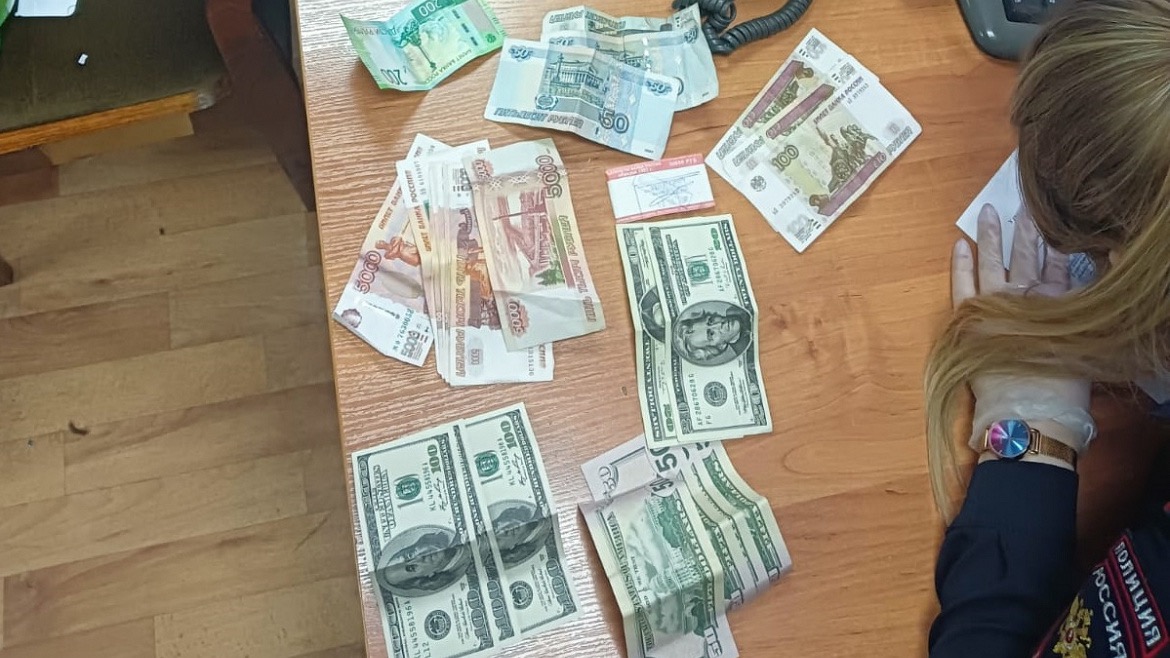 Злоумышленницы украли более 100 тысяч рублей у пенсионера под предлогом «денежной реформы»