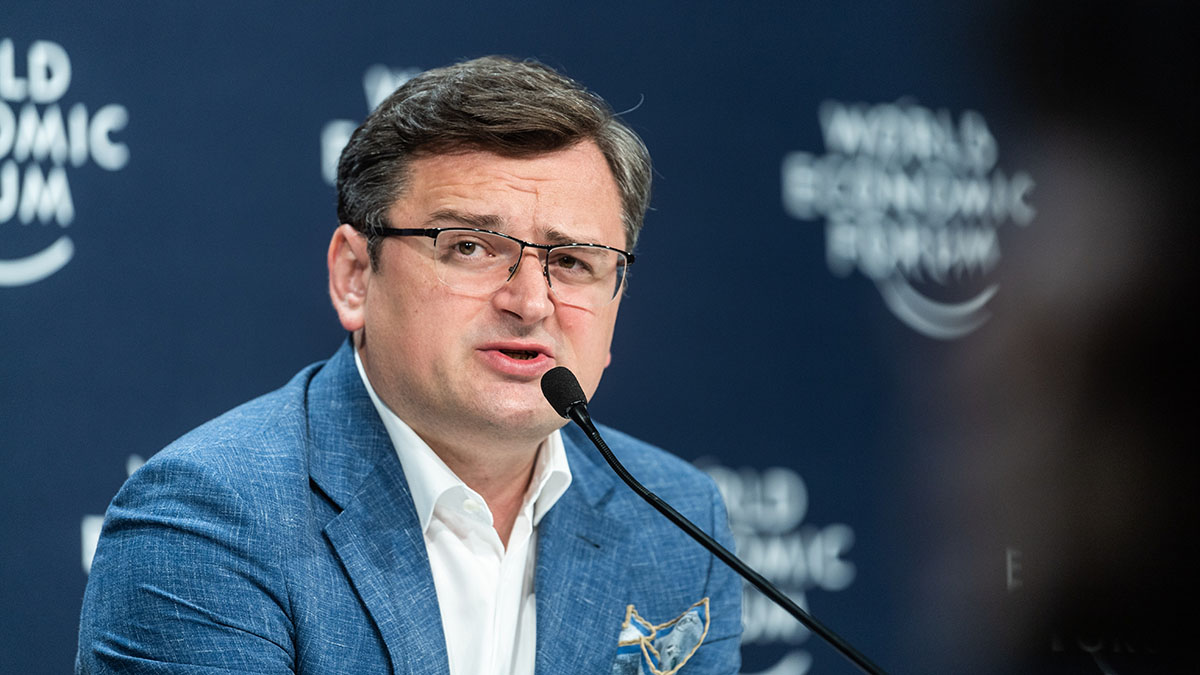 Кулеба допустил, что солдатам ВСУ придется сражаться лопатами