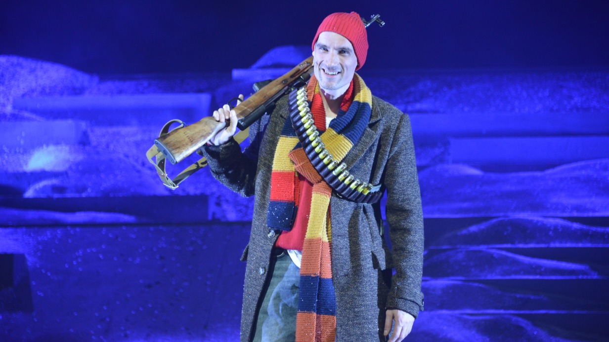 Артист Василий Уриевский в образе Дон Кихота, который из Испании отправился в путешествие по необъятной и бескрайней России, сцена из спектакля Дениса Хусниярова «Дон Кихот», поставленного в Театре на Таганке