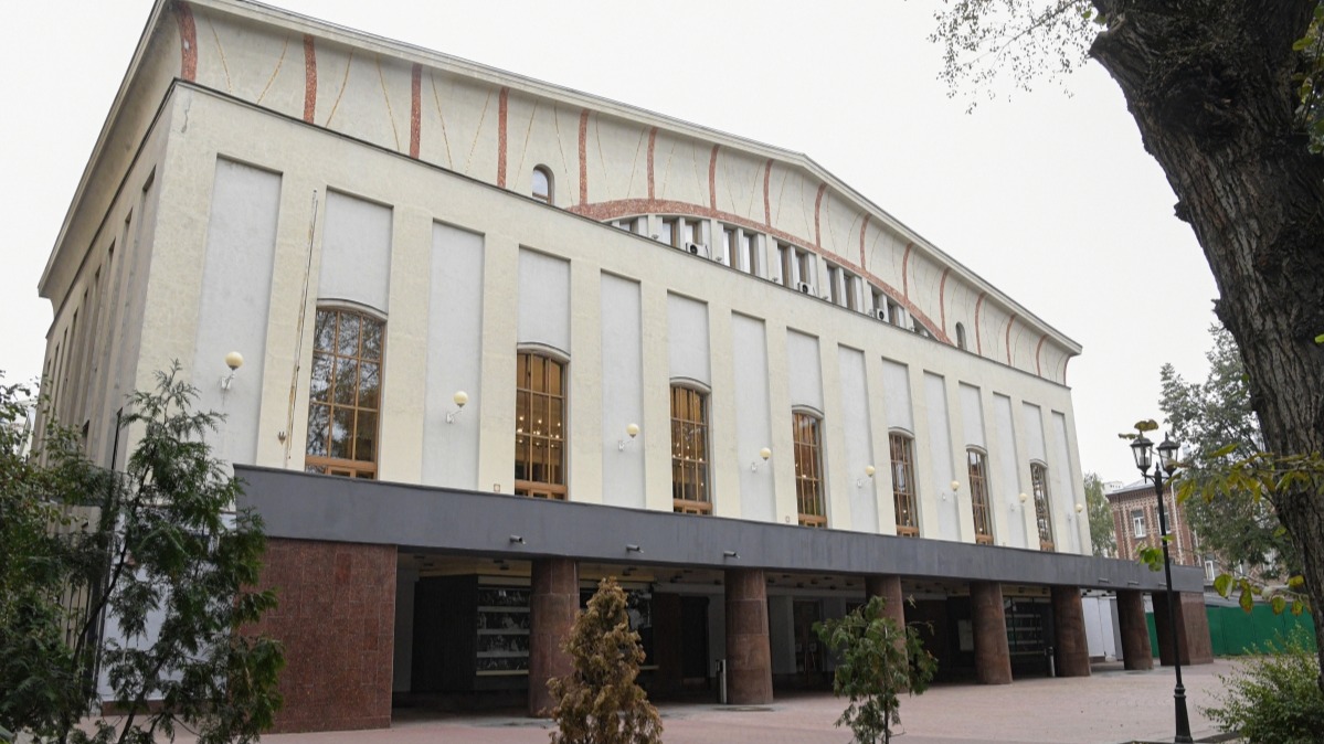 Здание театра имени Моссовета в Москве