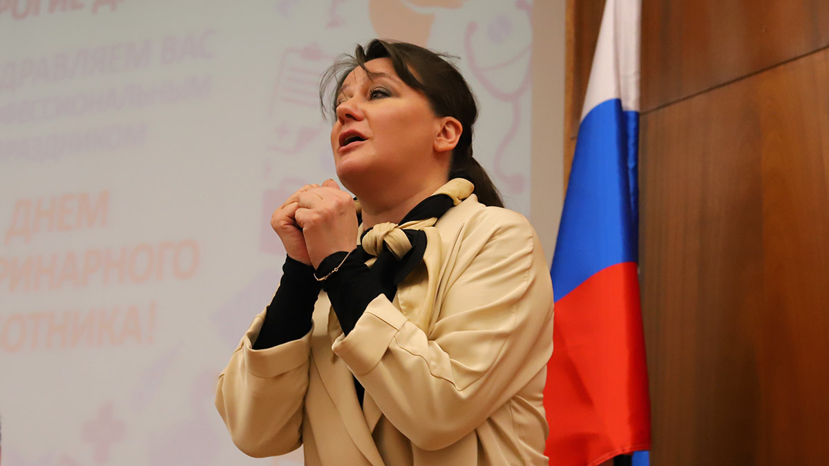 Депутату Заксобрания Петербурга Мельниковой стало плохо на заседании