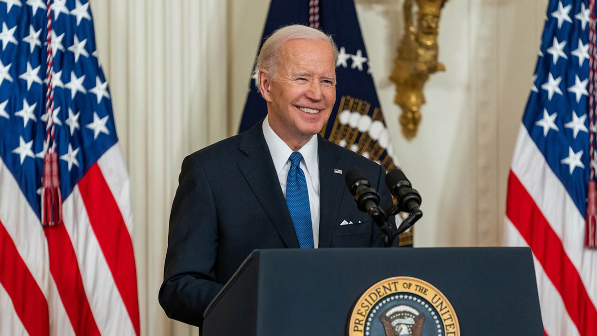 Fox News: Президенту США Байдену нужно объявить импичмент за продажу нефти Китаю