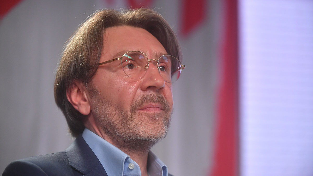 Сергей Шнуров выпустил пророческое видео за несколько часов до смерти Армани