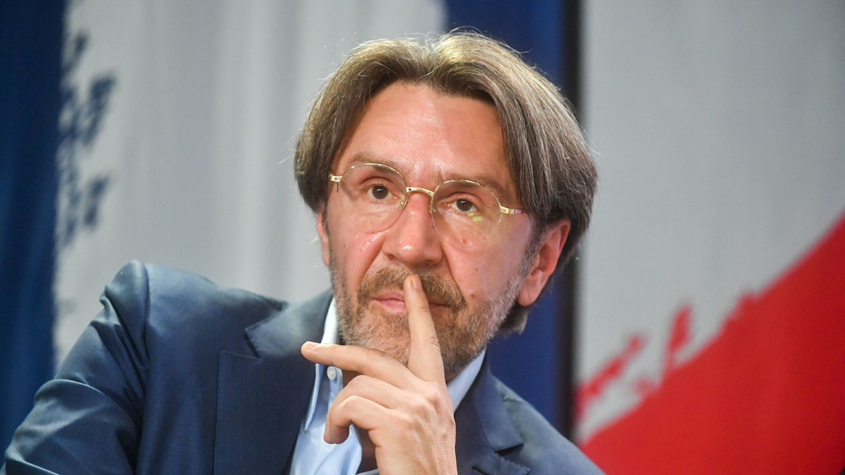 «Ни пописать, ни чихнуть»: Вокс рассказала о музыкальном опыте работы со Шнуровым