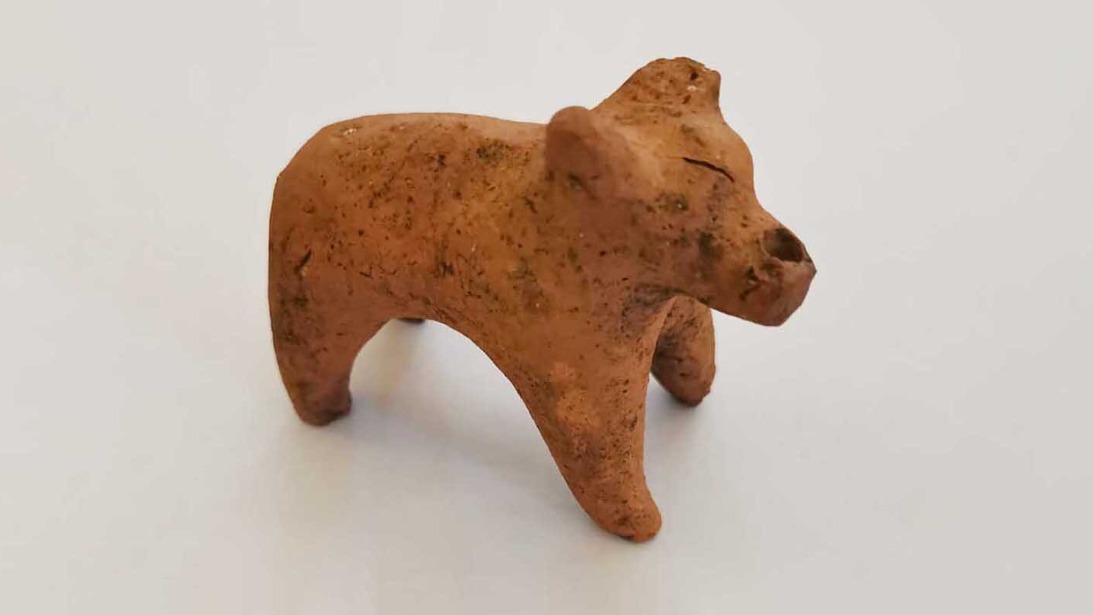 Свистульки и куколка: столичные археологи восстановили детские предметы XVI–XIX веков